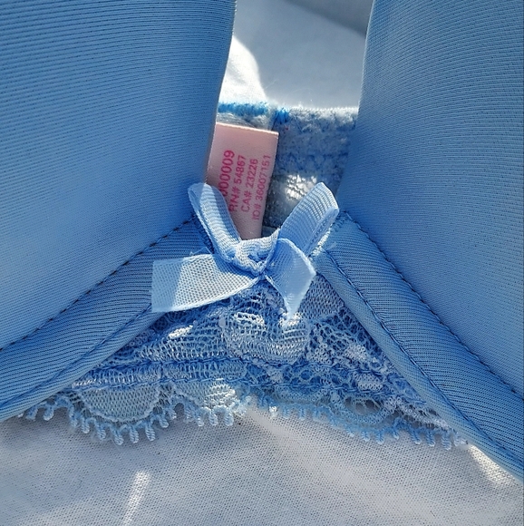 Victoria's Secret Women's Beautiful Blue Push-up Bra - Picture 4 of 7